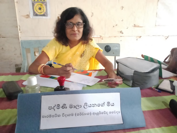 "Divisional Secretariat to your village"....mobile service in Homagama (2022-12-10)